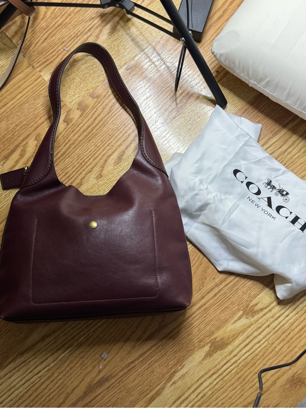 Coach Brooklyn 28 hobo Shoulder Bag in Burgundy - Picture 2 of 5